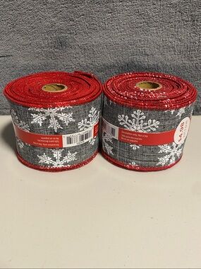 Set of 2 NWT Snowflake Ribbon